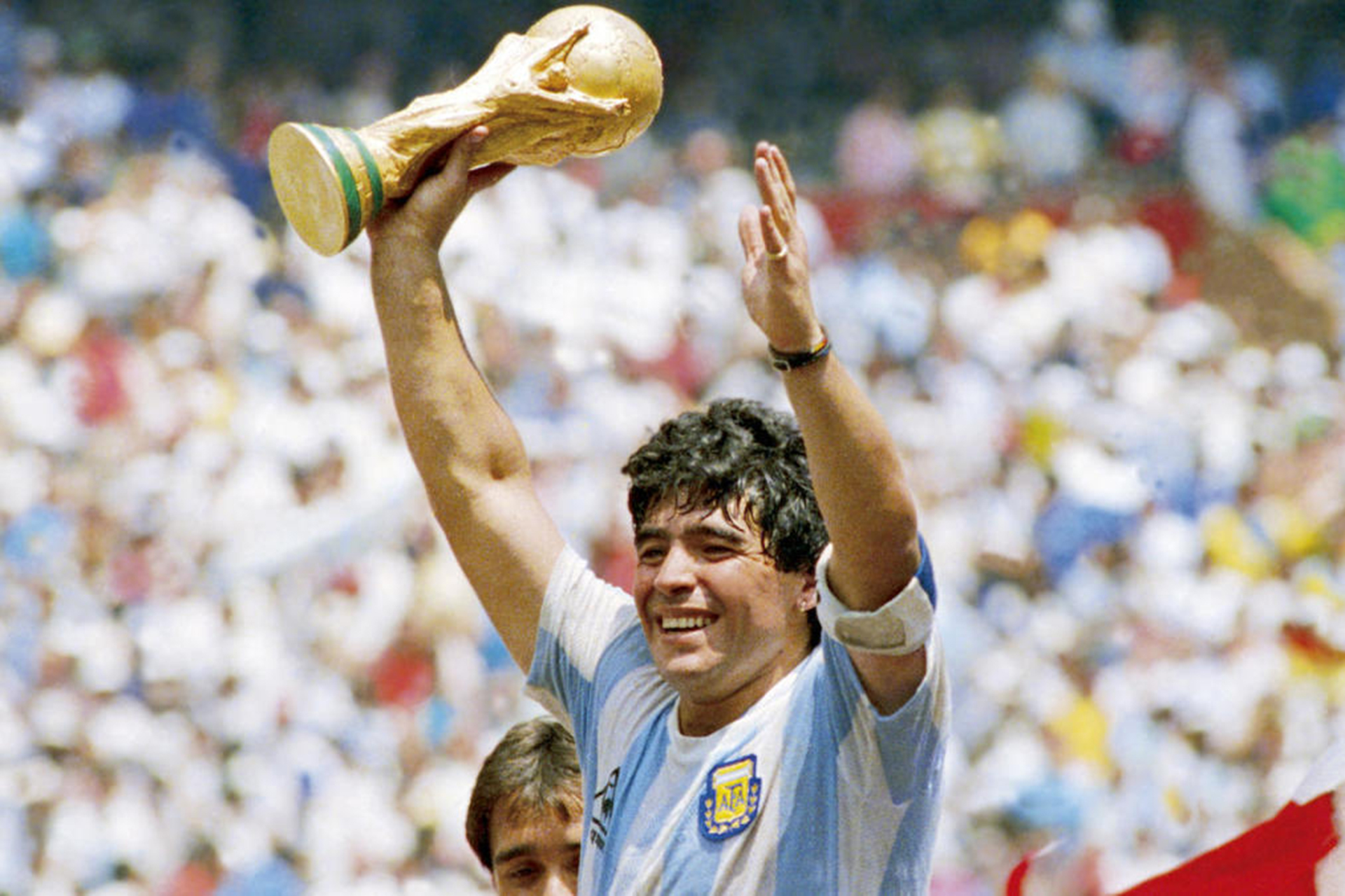 (Diego Maradona - Huyền thoại sống mãi với thời gian)