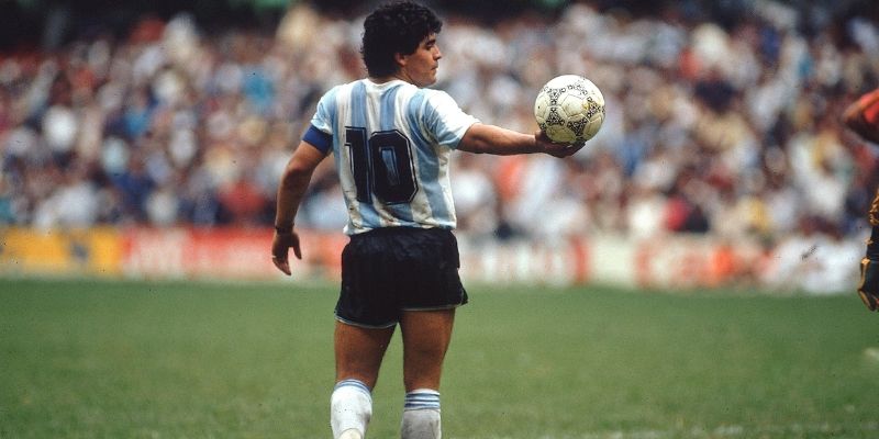 Maradona với chiếc áo số 10