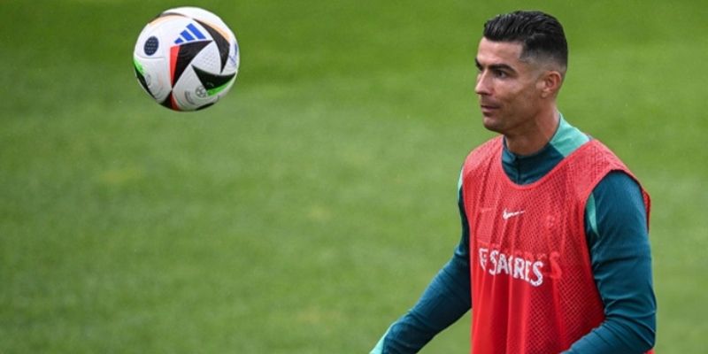 Ronaldo với những pha tung bóng điêu luyện